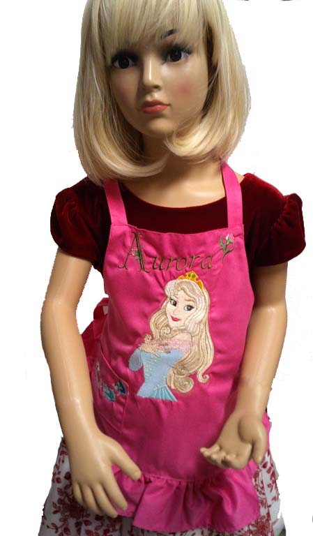 Child's apron in pink.   6-7